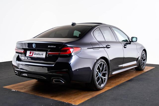 BMW 5-SERIE 545e xDrive M Sport - Schuif/kanteldak - Head up - Driving Assistant Professional - Hifi - Comfort Access - BMW Laserlight - Stuurwielrand verwarmd - Sportstoel - Active Protection -
