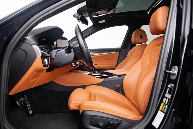 BMW 5-SERIE 545e xDrive M Sport - Schuif/kanteldak - Head up - Driving Assistant Professional - Hifi - Comfort Access - BMW Laserlight - Stuurwielrand verwarmd - Sportstoel - Active Protection -