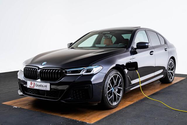 BMW 5-SERIE 545e xDrive M Sport - Schuif/kanteldak - Head up - Driving Assistant Professional - Hifi - Comfort Access - BMW Laserlight - Stuurwielrand verwarmd - Sportstoel - Active Protection -
