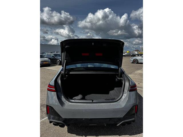 BMW 5-SERIE 550e xDrive | Individual Grigio Telesto | 21" | M-Stoelen | Driv .Ass. Pro | Adaptief M Onderstel Professional | Pano | Parking Pro | Trekhaak