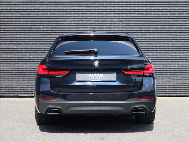 BMW 5-SERIE Touring 530d High Executive M Sport Pakket Automaat / Live Cockpit Professional / Head-Up Display / Panoramadak / Laser / Adaptieve Cruise Control / Stoelverwarming / HiFi / 20 Inch / Sportstoelen voor / DAB