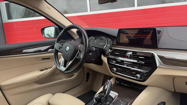 BMW 5-SERIE 520i High Executive ZEER MOOI! / FULL LED / 360GR CAMERA / STOELVERW / CLIMA / PDC / BLUETOOTH / CRUISE / NL-AUTO