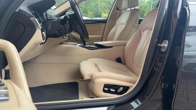 BMW 5-SERIE 520i High Executive ZEER MOOI! / FULL LED / 360GR CAMERA / STOELVERW / CLIMA / PDC / BLUETOOTH / CRUISE / NL-AUTO