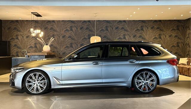 BMW 5-SERIE Touring 520i M-Sportpakket I 20" I Pano I Head-Up