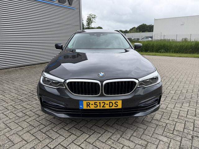 BMW 5-SERIE Touring 530i Executive Sport Line Head-Up Display Panoramadak LED DAB Achteruitrijcamera 19 Inch Leder Elek. Kofferklep