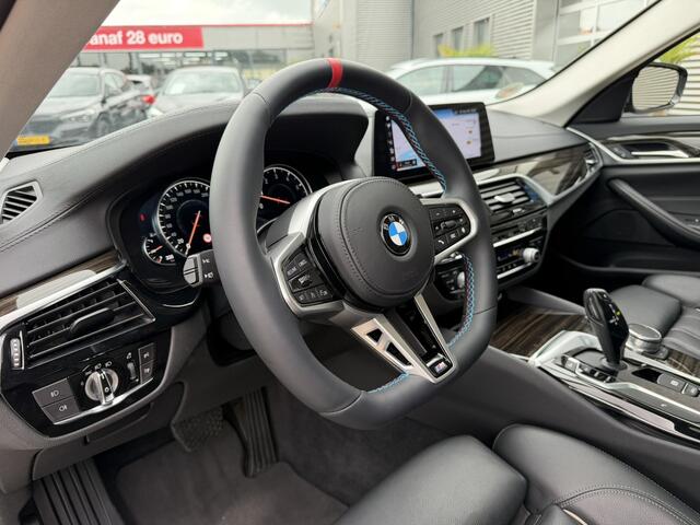 BMW 5-SERIE Touring 530i Executive Sport Line Head-Up Display Panoramadak LED DAB Achteruitrijcamera 19 Inch Leder Elek. Kofferklep