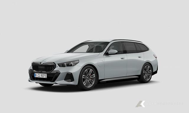 BMW 5-SERIE 530e xDrive M Sport Pro | Driving Ass. + | Trekhaak | Harman/Kardon | Stuurverwarming |
