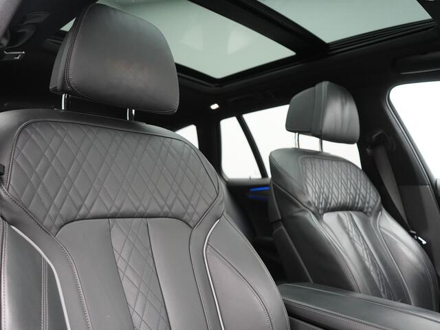 BMW 5-SERIE Touring 520i M Sport 184pk Dealer O.H. | Panodak | Head Up | 360 Camera | Lederen Comfortzetels Memory & Verwarmd | Sfeerverlichting | Blis | Apple Carplay | Stuur Verwarmd | Adaptive LED | Navigatie | DAB | 19"L.M |