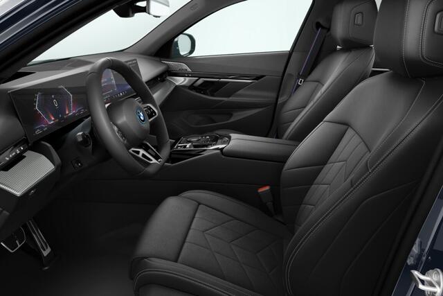 BMW 5-SERIE Sedan 530e M Sport Edition | M Sportpakket Pro | Innovation Pack | Travel Pack | Comfort Pack | Trekhaak