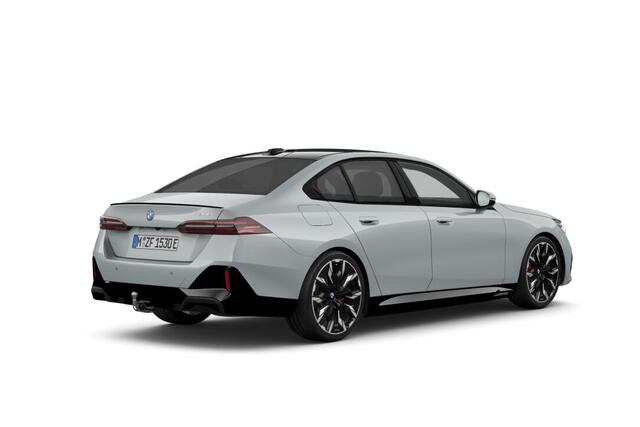 BMW 5-SERIE Sedan 530e M Sport Edition | M Sportpakket Pro | Innovation Pack | Travel Pack | Comfort Pack | Trekhaak