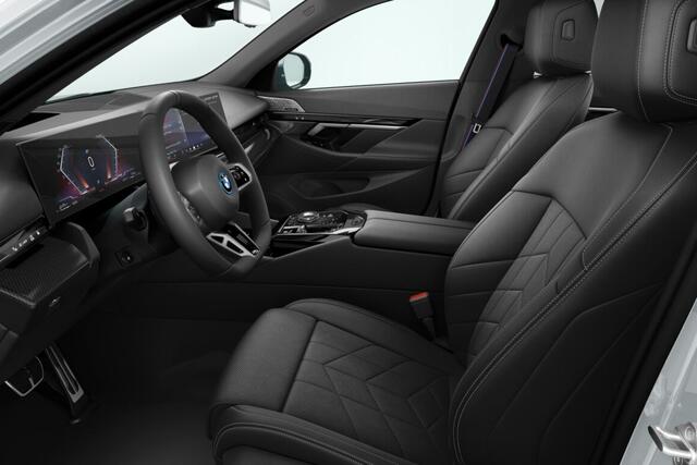 BMW 5-SERIE Sedan 530e M Sport Edition | M Sportpakket Pro | Innovation Pack | Travel Pack | Comfort Pack | Trekhaak