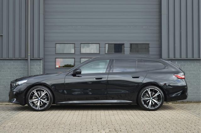 BMW 5-SERIE Touring 520i | M-PAKKET | PANO | ACC | CAM | H&K | TREKHAAK |