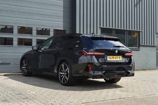 BMW 5-SERIE Touring 520i | M-PAKKET | PANO | ACC | CAM | H&K | TREKHAAK |