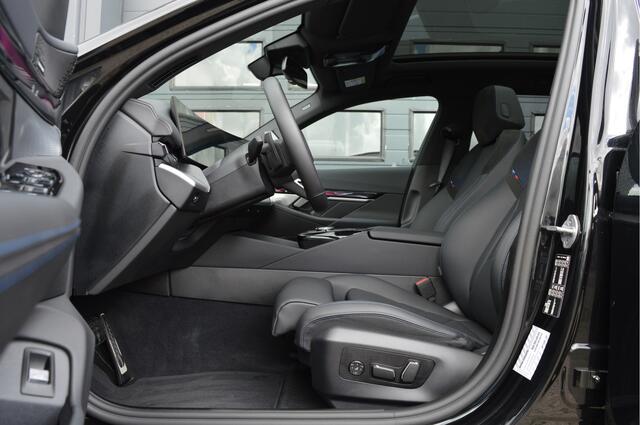 BMW 5-SERIE Touring 520i | M-PAKKET | PANO | ACC | CAM | H&K | TREKHAAK |
