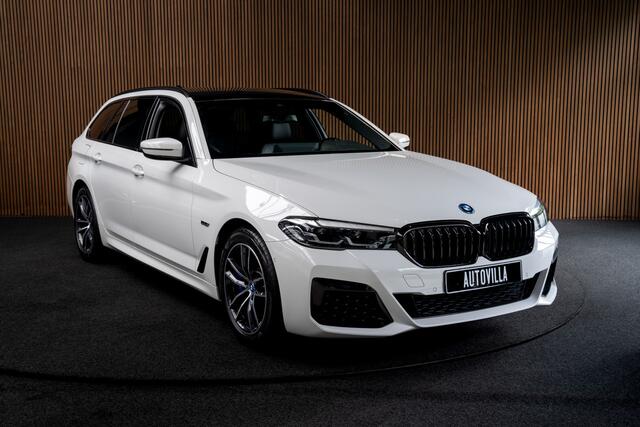 BMW 5-SERIE Touring 530e M-Sport Navi Leer Sportstoelen PDC Climate voor en achter Elektr. verstelbare stoelen Elektr. achterklep LM velgen
