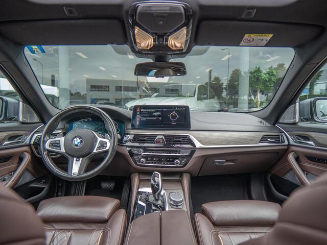 BMW 5-SERIE Touring 530d Business Edition Plus | B&W | Elc trekhaak | Dealer onderhouden
