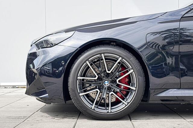 BMW 5-SERIE Touring M5 20 inch / Glazendak / Drivers Pack / Driving Assistant Prof / Getinte Ramen / Stuurwielrand verwarming