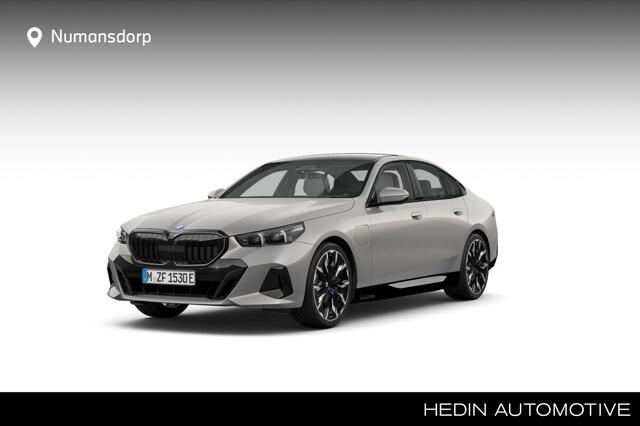 BMW 5-SERIE 550e xDrive | M-Sport Pro | 21'' | Panorama. | Comfortstoel. + vent. | Park. Plus | Head-Up | Comf. Acc. | Trekhaak | Stoel. + stuurverw. | Harman/Kardon