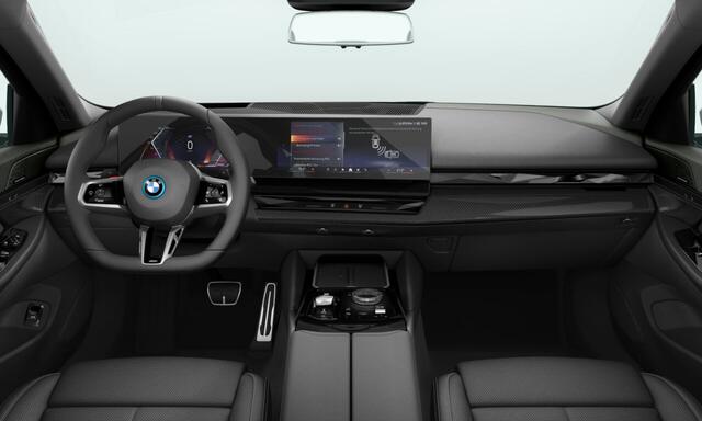 BMW 5-SERIE 550e xDrive | M-Sport Pro | 21'' | Panorama. | Comfortstoel. + vent. | Park. Plus | Head-Up | Comf. Acc. | Trekhaak | Stoel. + stuurverw. | Harman/Kardon
