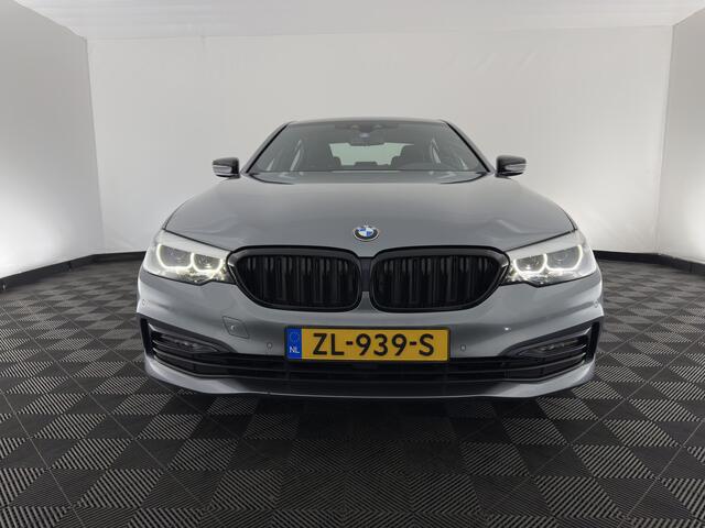 BMW 5-SERIE 520i Executive Edition Sportline Aut. *LEATHER-FABRIC | FULL-LED | DIGI-COCKIT | KEYLESS | NAVI-FULLMAP | HEATED-SPORTSEATS | PRIVACY-GLASS | AMBIENTLIGHT | ECC | CARPLAY | PDC | TOWBAR | 18"ALU*
