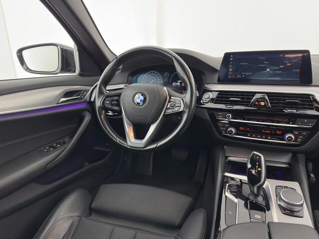 BMW 5-SERIE 520i Executive Edition Sportline Aut. *LEATHER-FABRIC | FULL-LED | DIGI-COCKIT | KEYLESS | NAVI-FULLMAP | HEATED-SPORTSEATS | PRIVACY-GLASS | AMBIENTLIGHT | ECC | CARPLAY | PDC | TOWBAR | 18"ALU*