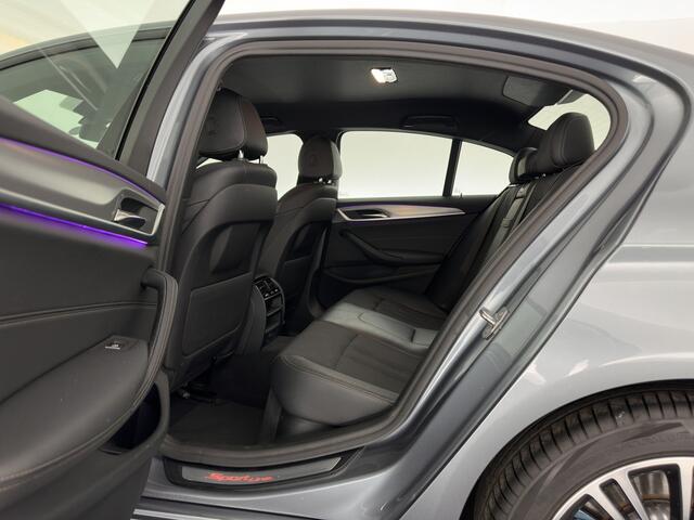 BMW 5-SERIE 520i Executive Edition Sportline Aut. *LEATHER-FABRIC | FULL-LED | DIGI-COCKIT | KEYLESS | NAVI-FULLMAP | HEATED-SPORTSEATS | PRIVACY-GLASS | AMBIENTLIGHT | ECC | CARPLAY | PDC | TOWBAR | 18"ALU*