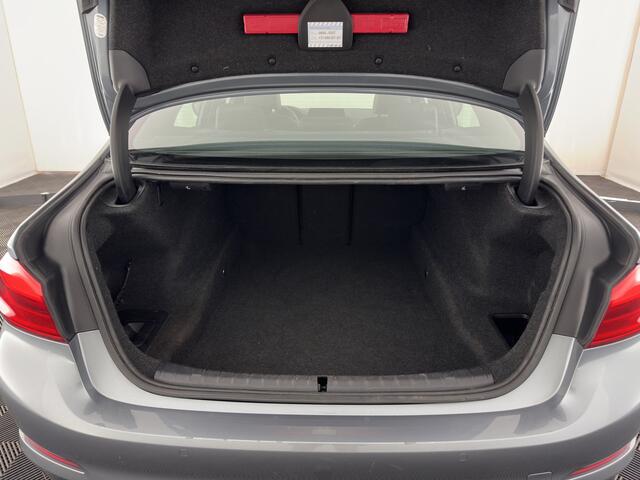 BMW 5-SERIE 520i Executive Edition Sportline Aut. *LEATHER-FABRIC | FULL-LED | DIGI-COCKIT | KEYLESS | NAVI-FULLMAP | HEATED-SPORTSEATS | PRIVACY-GLASS | AMBIENTLIGHT | ECC | CARPLAY | PDC | TOWBAR | 18"ALU*