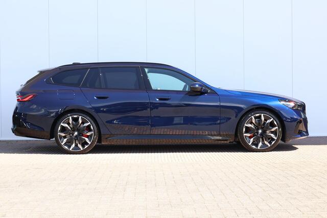 BMW 5-SERIE Touring 530e M Sport Edition M Sportpakket Pro | Comfort Access | Trekhaak | panoramadak | Driving Assistant Professional | Bowers & Wilkins