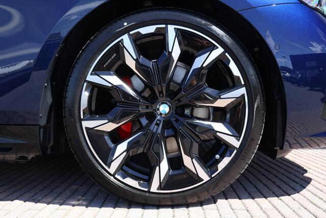 BMW 5-SERIE Touring 530e M Sport Edition M Sportpakket Pro | Comfort Access | Trekhaak | panoramadak | Driving Assistant Professional | Bowers & Wilkins