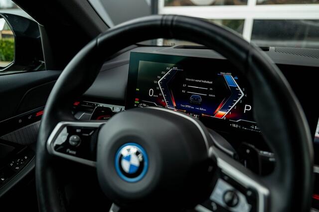 BMW 5-SERIE 530 530e xDrive Touring M Sport | Driving Ass. + | 360 Camera | Trekhaak | Iconic Glow | Stuurverw. | 20' Inch |