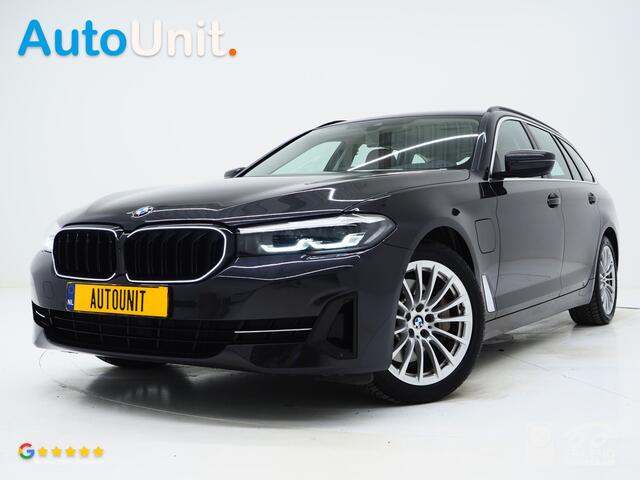 BMW 5-SERIE Touring 530e | LED Grille | Leder | Camera | Dodehoek | Sfeerlicht | Cruise | Carplay
