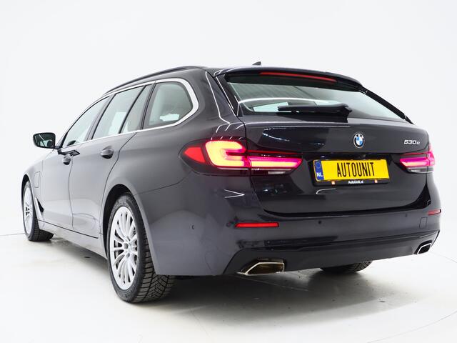 BMW 5-SERIE Touring 530e | LED Grille | Leder | Camera | Dodehoek | Sfeerlicht | Cruise | Carplay