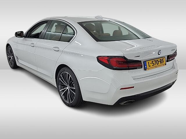 BMW 5-SERIE 545e xDrive Business Edition Plus 1e-Eig. & Dealer-Onderh. BOVAG-Garantie. NL-Auto.