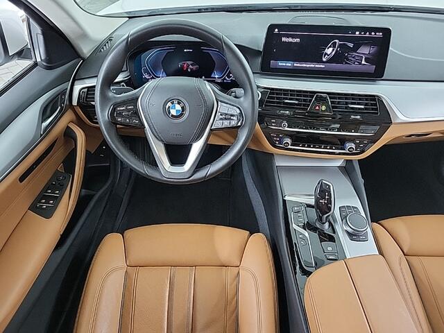 BMW 5-SERIE 545e xDrive Business Edition Plus 1e-Eig. & Dealer-Onderh. BOVAG-Garantie. NL-Auto.