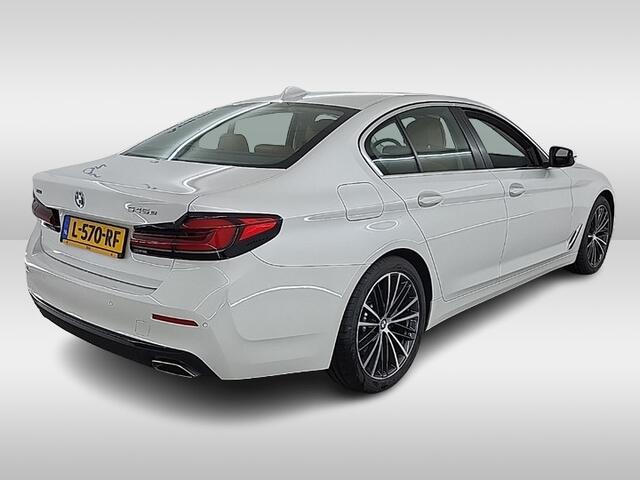 BMW 5-SERIE 545e xDrive Business Edition Plus 1e-Eig. & Dealer-Onderh. BOVAG-Garantie. NL-Auto.