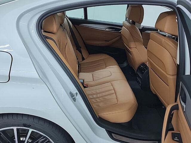 BMW 5-SERIE 545e xDrive Business Edition Plus 1e-Eig. & Dealer-Onderh. BOVAG-Garantie. NL-Auto.