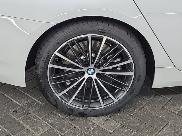 BMW 5-SERIE 545e xDrive Business Edition Plus 1e-Eig. & Dealer-Onderh. BOVAG-Garantie. NL-Auto.