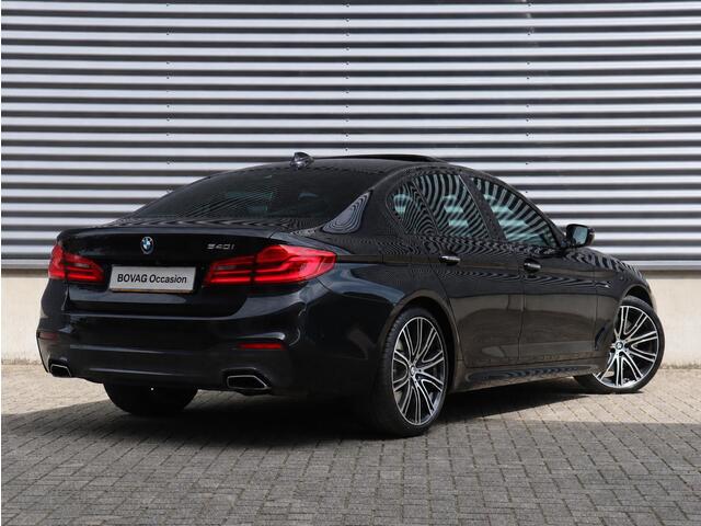 BMW 5-SERIE Sedan 540i | High Executive | M Sportpakket | Panodak | Harman Kardon | Driving Assistant Plus | Soft Close | Parking Assistant Plus | 20'' LMV