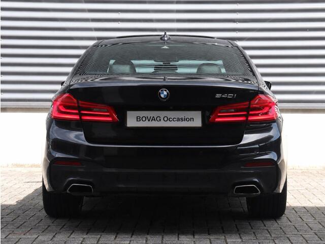 BMW 5-SERIE Sedan 540i | High Executive | M Sportpakket | Panodak | Harman Kardon | Driving Assistant Plus | Soft Close | Parking Assistant Plus | 20'' LMV
