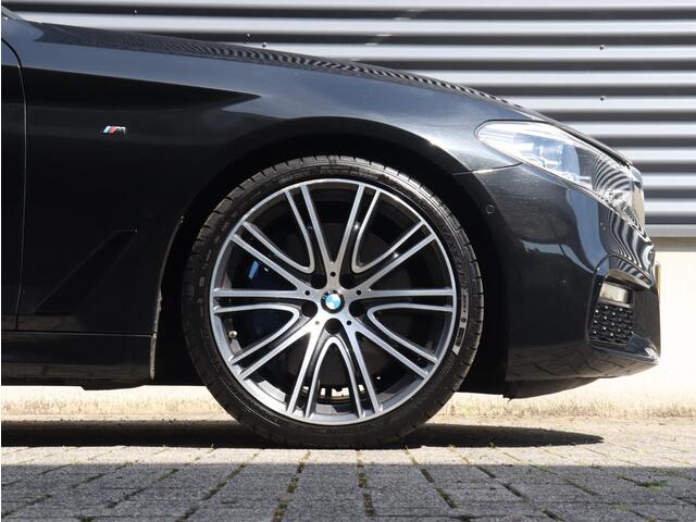 BMW 5-SERIE Sedan 540i | High Executive | M Sportpakket | Panodak | Harman Kardon | Driving Assistant Plus | Soft Close | Parking Assistant Plus | 20'' LMV