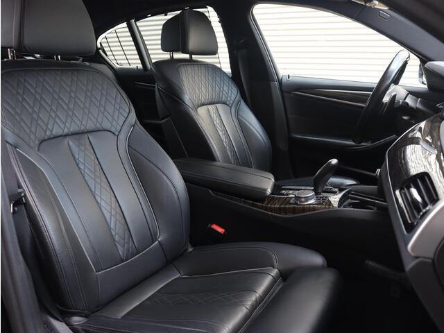 BMW 5-SERIE Sedan 540i | High Executive | M Sportpakket | Panodak | Harman Kardon | Driving Assistant Plus | Soft Close | Parking Assistant Plus | 20'' LMV