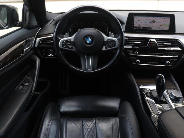 BMW 5-SERIE Sedan 540i | High Executive | M Sportpakket | Panodak | Harman Kardon | Driving Assistant Plus | Soft Close | Parking Assistant Plus | 20'' LMV