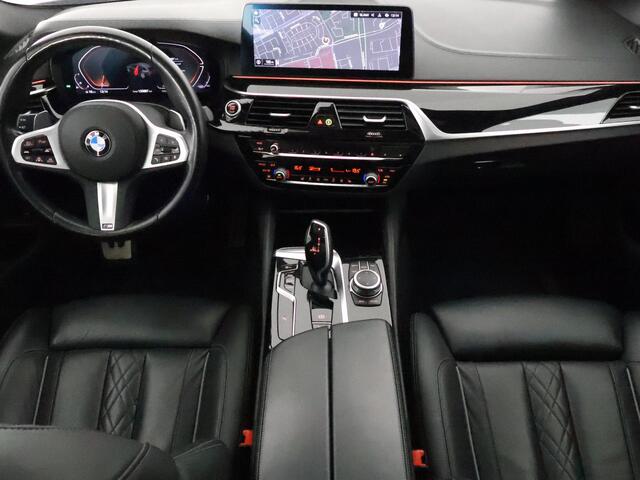 BMW 5-SERIE Touring 530i Business Edition Plus | Schuif-/Kanteldak | Navigatie | Camera | Leder |