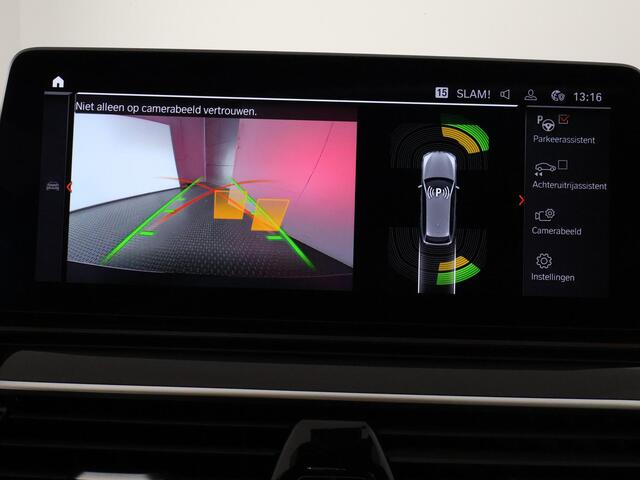 BMW 5-SERIE Touring 530i Business Edition Plus | Schuif-/Kanteldak | Navigatie | Camera | Leder |