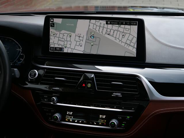 BMW 5-SERIE Touring 530e xDrive Business Edition Plus M-pakket Automaat Panoramadak / Headup display / Trekhaak