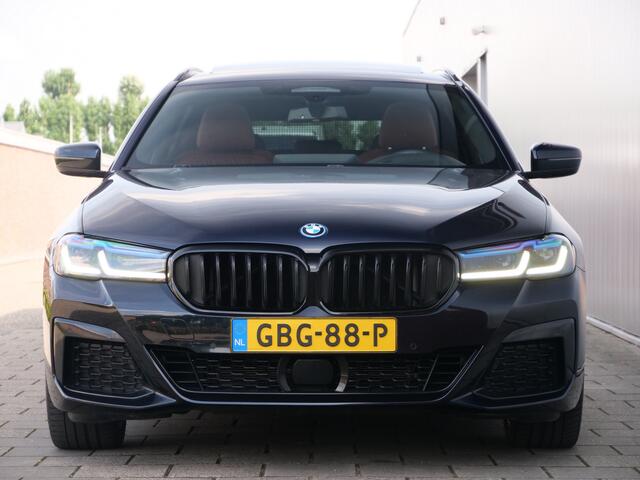 BMW 5-SERIE Touring 530e xDrive Business Edition Plus M-pakket Automaat Panoramadak / Headup display / Trekhaak