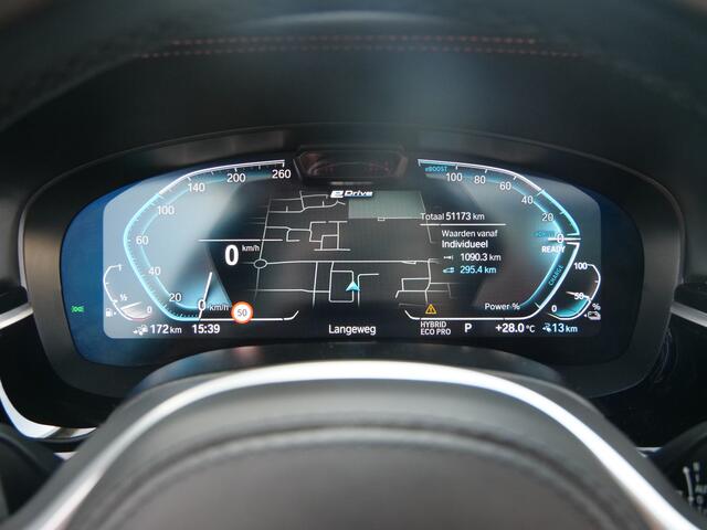 BMW 5-SERIE Touring 530e xDrive Business Edition Plus M-pakket Automaat Panoramadak / Headup display / Trekhaak