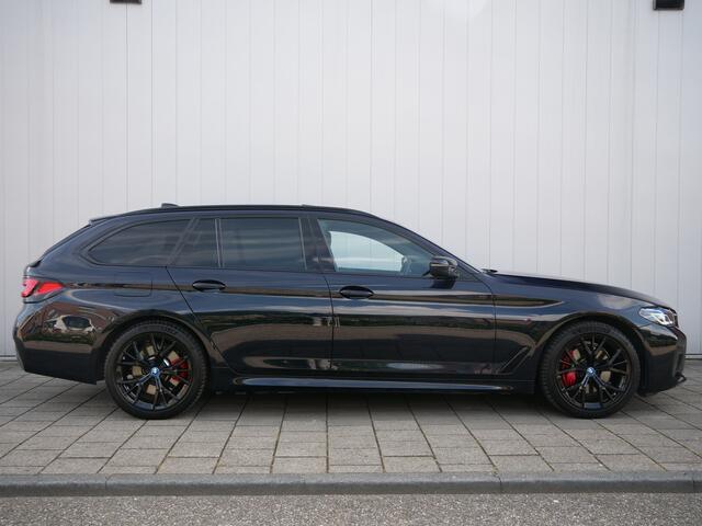 BMW 5-SERIE Touring 530e xDrive Business Edition Plus M-pakket Automaat Panoramadak / Headup display / Trekhaak