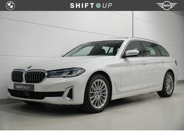 BMW 5-SERIE Touring 530i Panoramadak | Laser | Head Up | Elektr. Trekhaak
