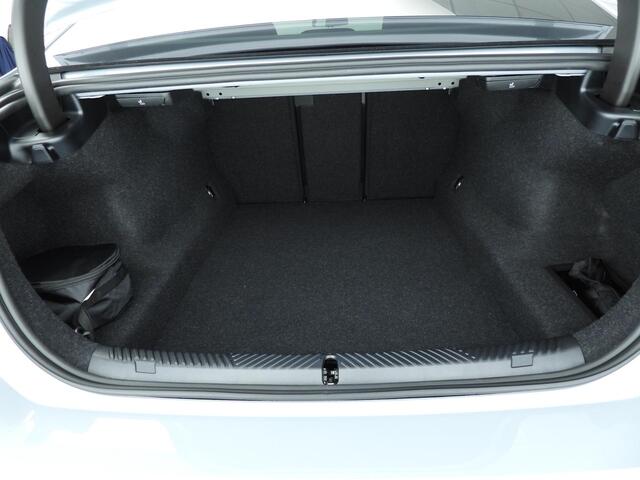 BMW 5-SERIE Sedan 520d | M-Sportpakket | LED | Leder | HUD | Trekhaak | Schuifdak | Active cruise | DAB | Bowers & Wilkins sound | Alu 21 inch